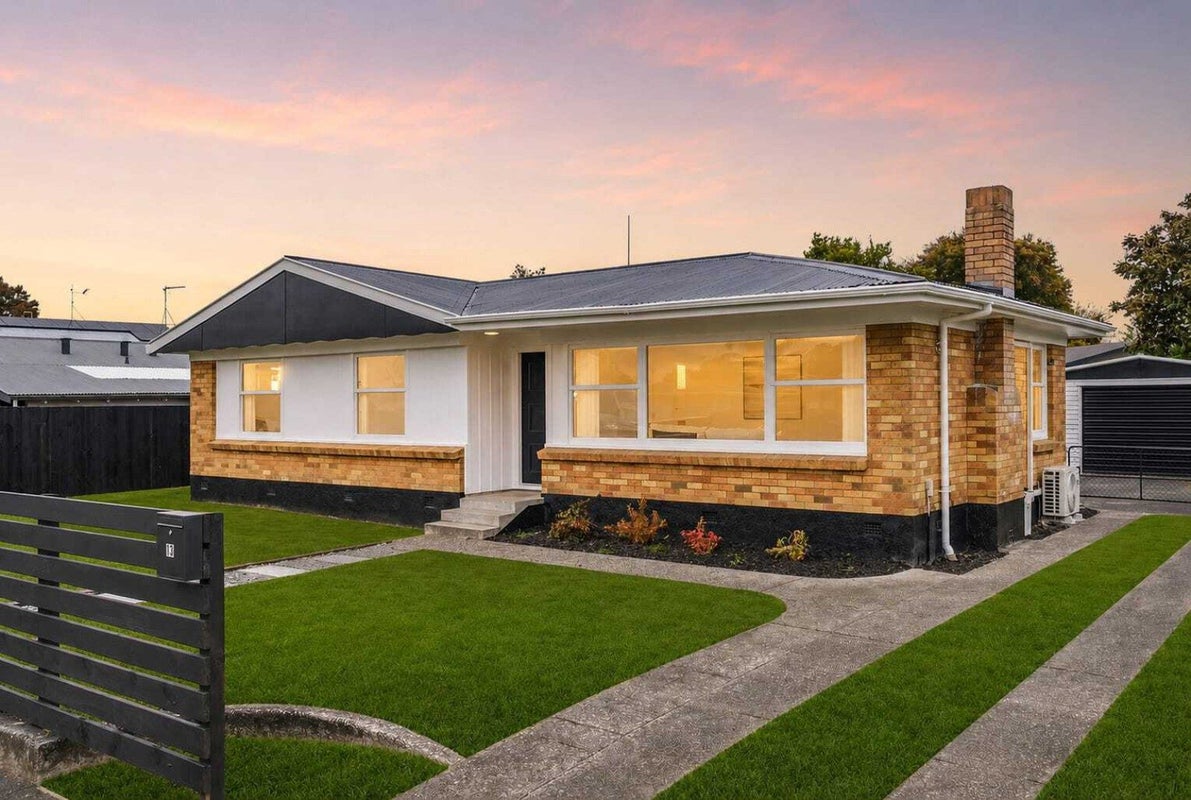 73 Lewis Street, Glenview, Hamilton, Waikato - Carousel 2