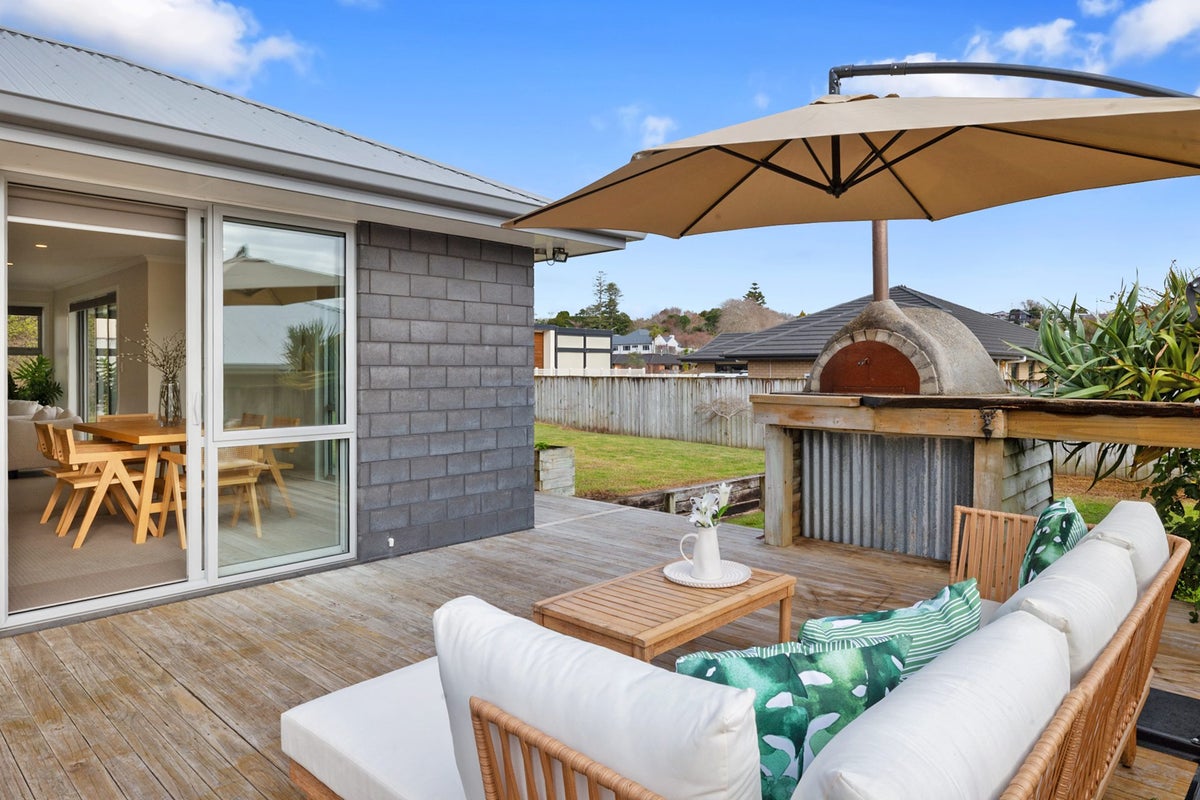 2 Rayner Way, Glen Avon, New Plymouth - Carousel 2