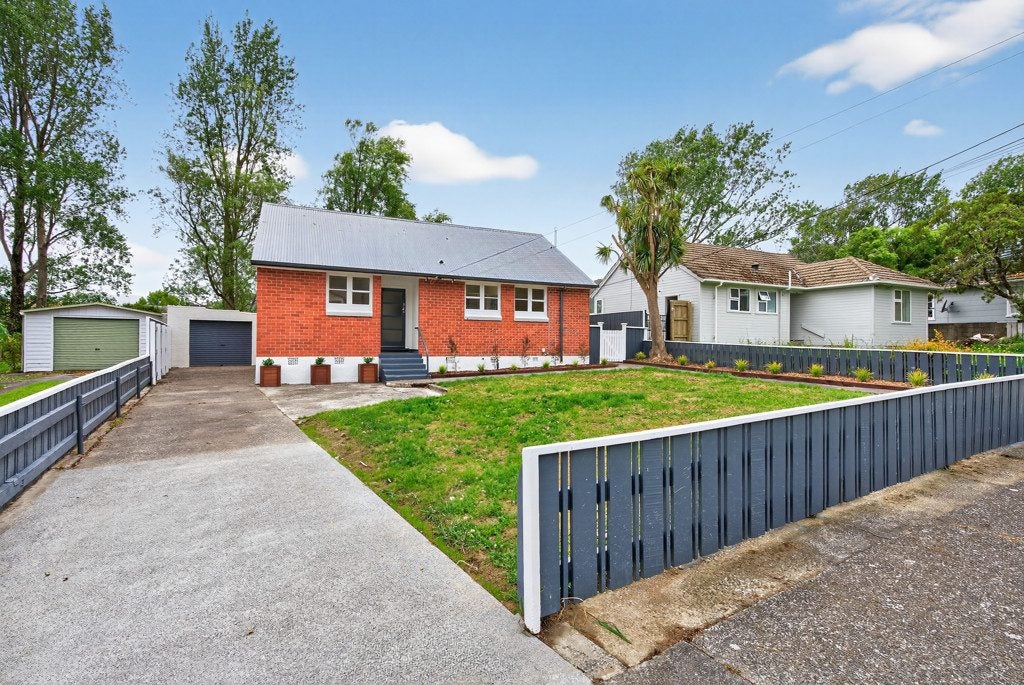 27 Prouse Crescent, Naenae, Lower Hutt - Carousel 1