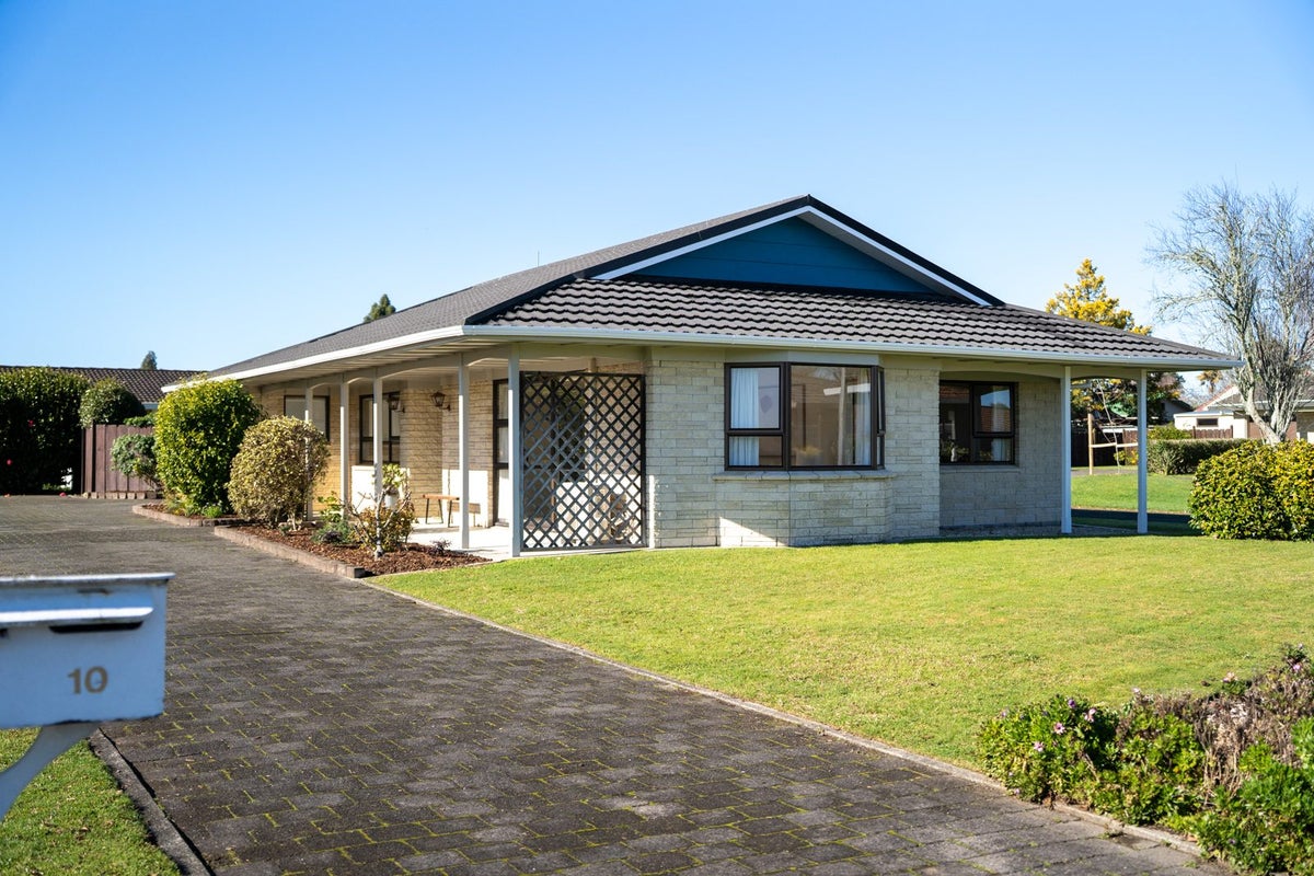 10 Conrad Place, Leamington, Cambridge - Carousel 1