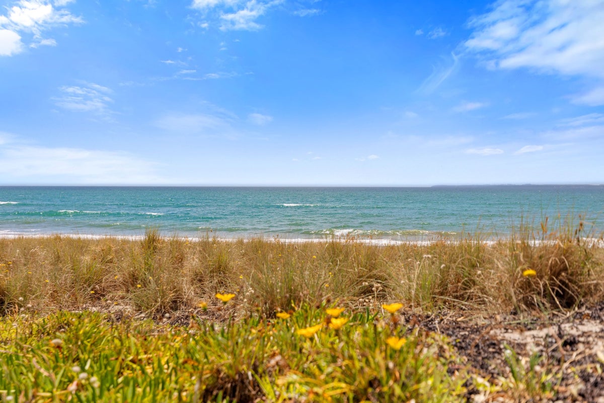 20 Taylor Road, Papamoa Beach, Papamoa - Carousel 2