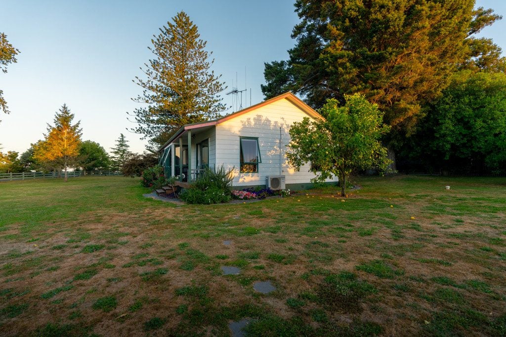 27 Lee Road, Burbush, Hamilton - Carousel 12