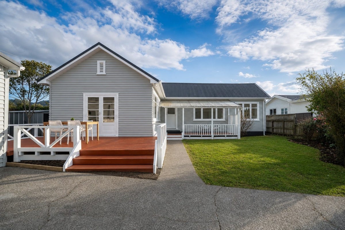 10 Elizabeth Avenue, Heretaunga, Upper Hutt - Carousel 2