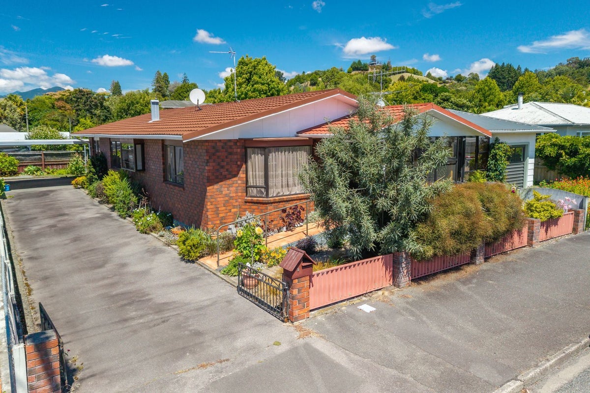 18 Arrow Street, Wakefield - Carousel 1