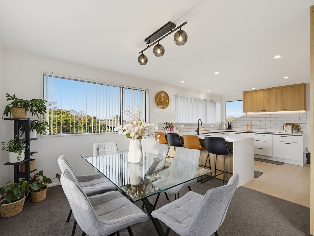 2 Regency Crescent, Redwood, Christchurch - Carousel 2