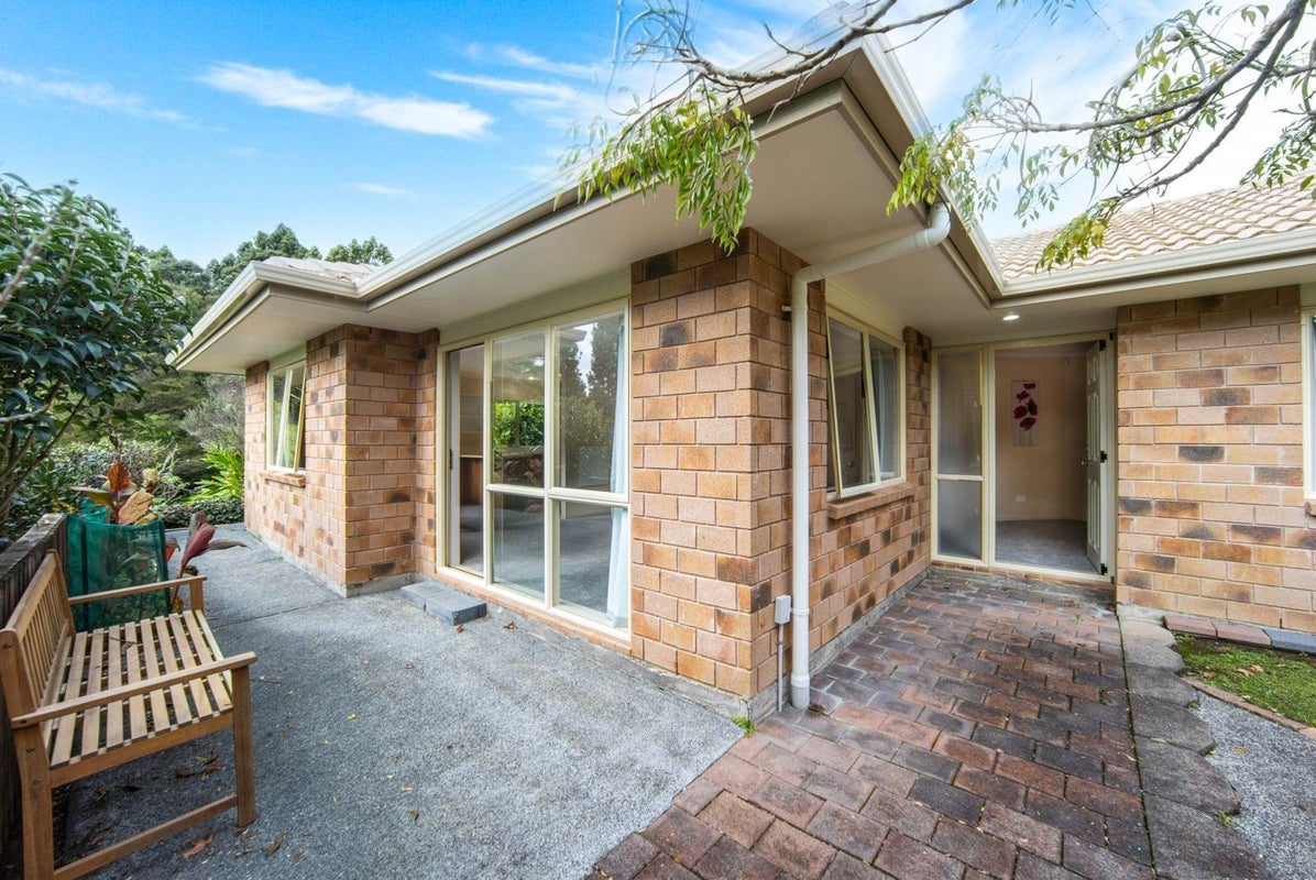 40 Grassmere Road, Henderson Valley, Auckland - Carousel 1