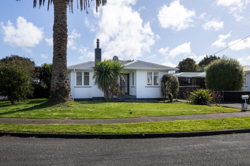 2 Firth Place, Awapuni, Palmerston North - Carousel 1
