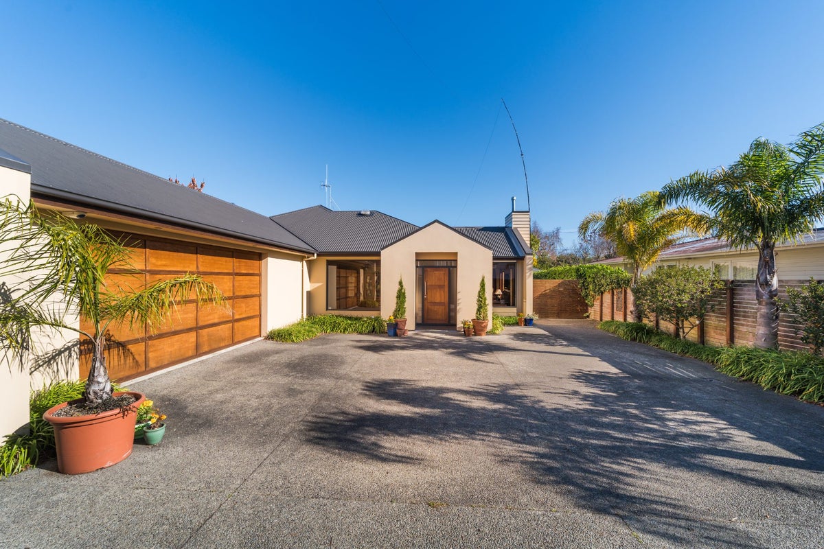 14 Batt Street, West End, Palmerston North - Carousel 34