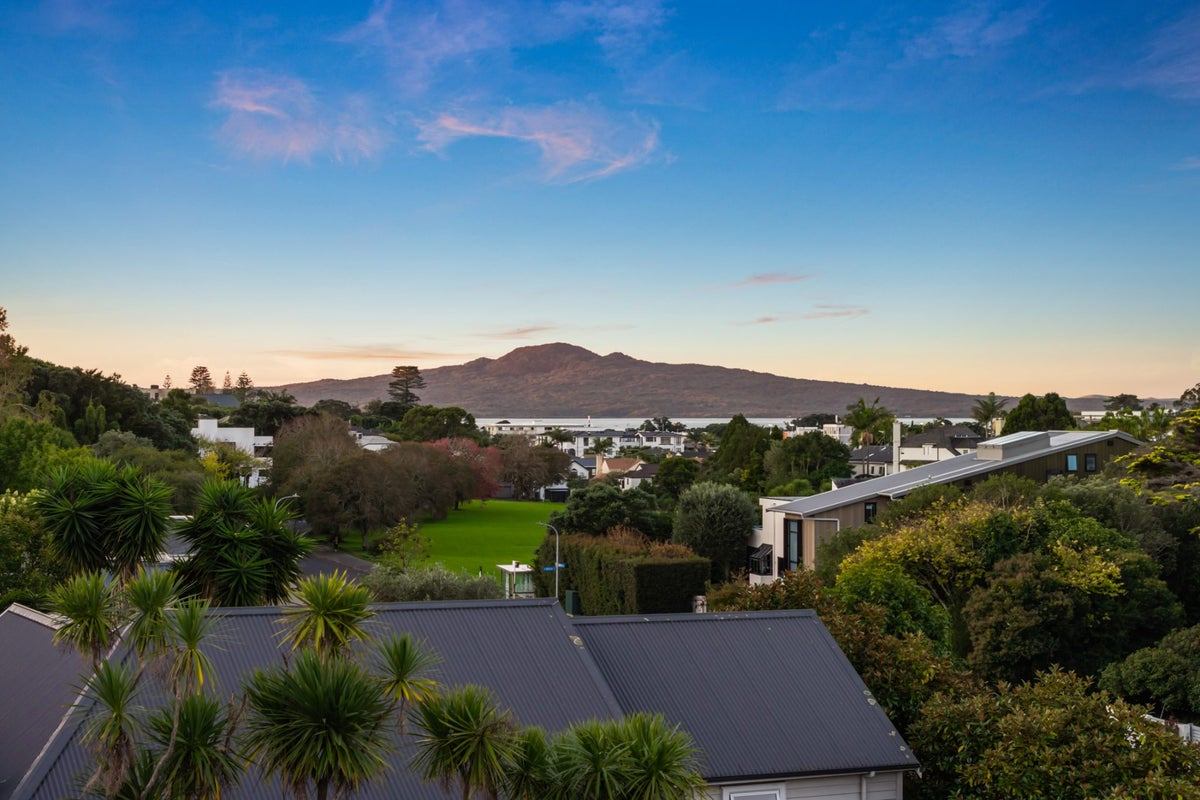2/52 Rukutai Street, Orakei, Auckland - Carousel 1