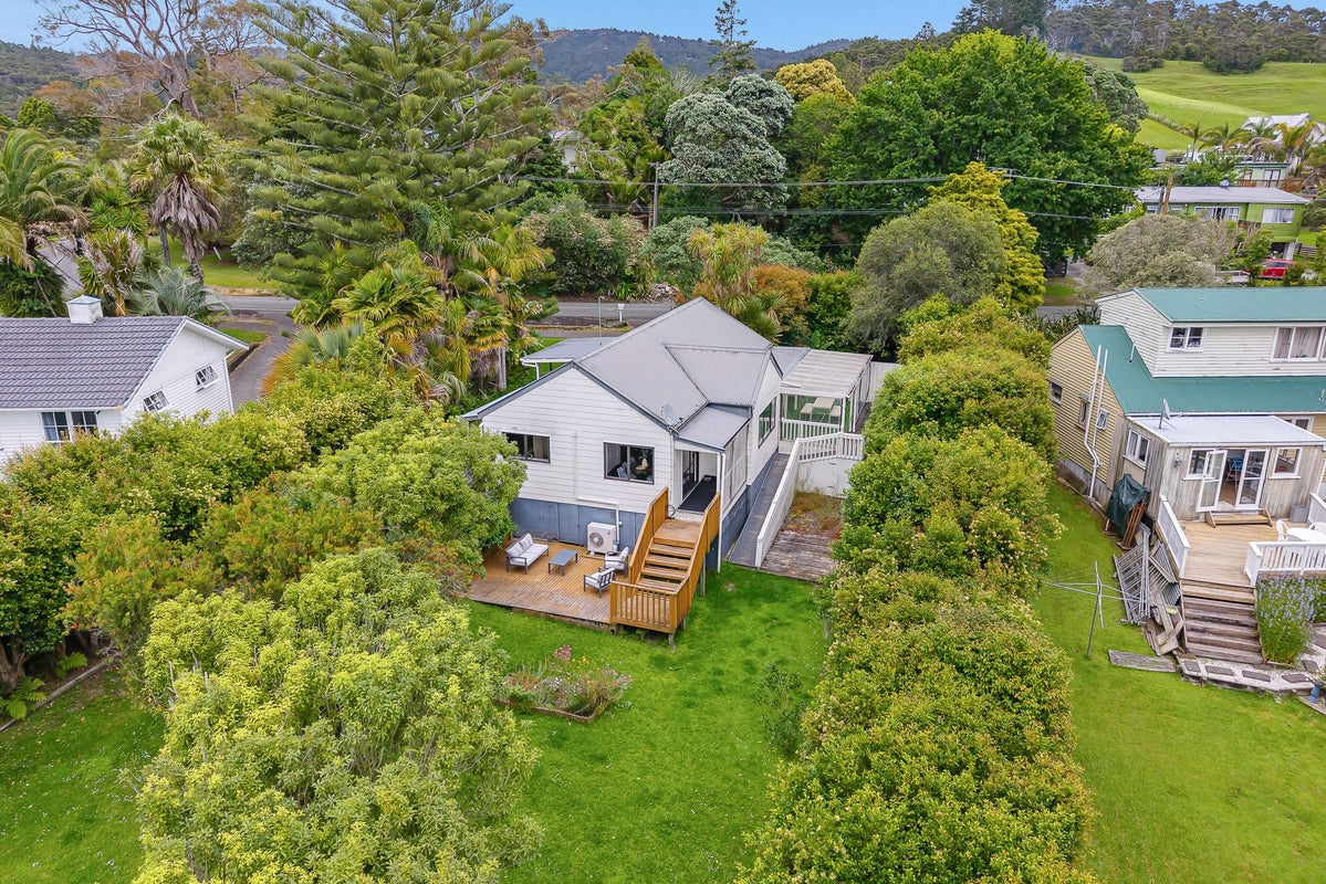 28 Grassmere Road, Henderson Valley, Auckland - Carousel 1