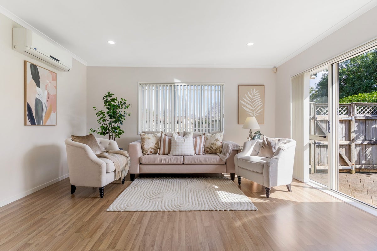 1/16 Montilla Place, Manurewa, Auckland - Carousel 2
