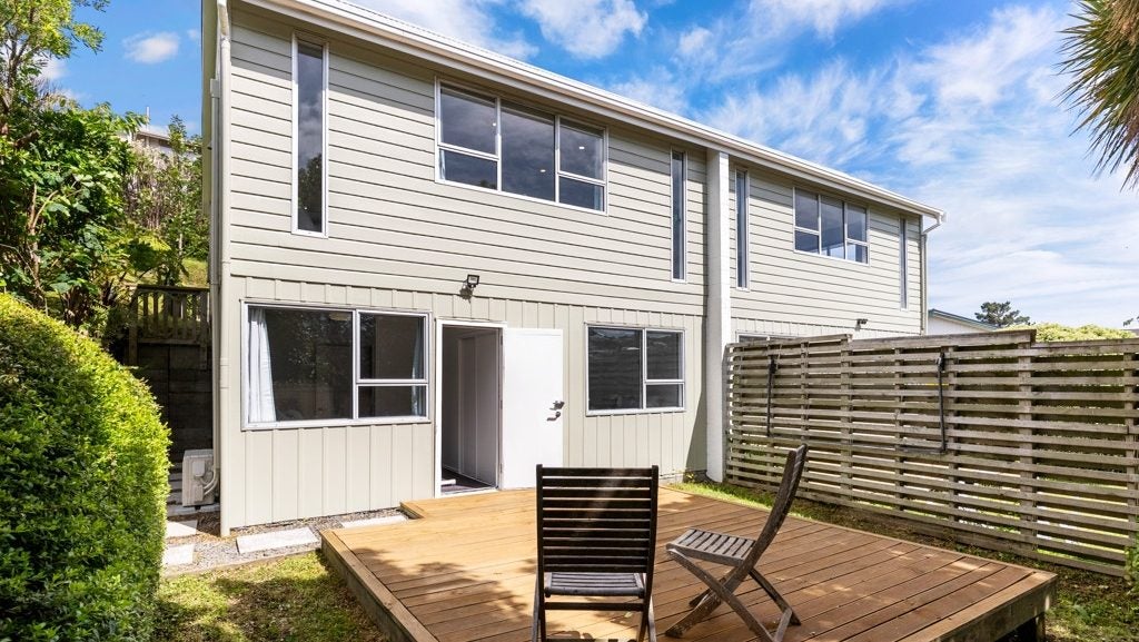 5 Brydon Way, Paparangi, Wellington - Carousel 1