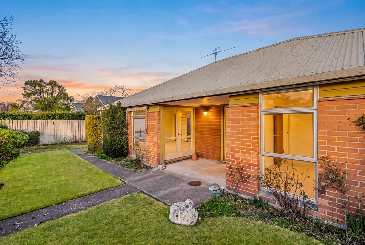 2 Joyce Crescent, Ilam, Christchurch - Carousel 2