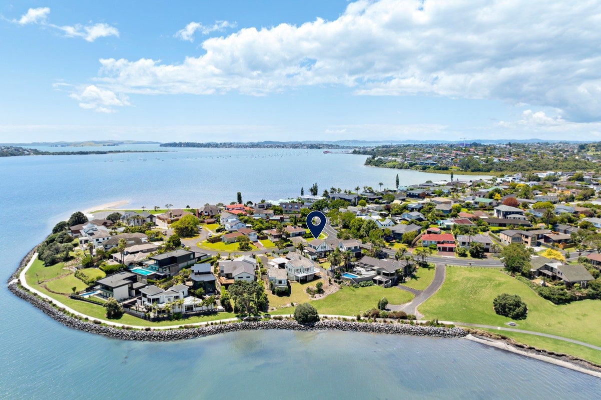 2/22 Bramley Drive, Farm Cove, Auckland - Carousel 2