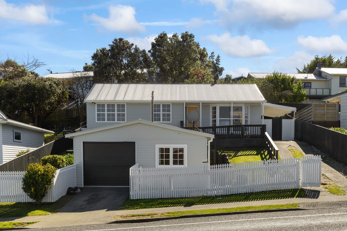 472 Warspite Avenue, Ascot Park, Porirua, Wellington - Carousel 1