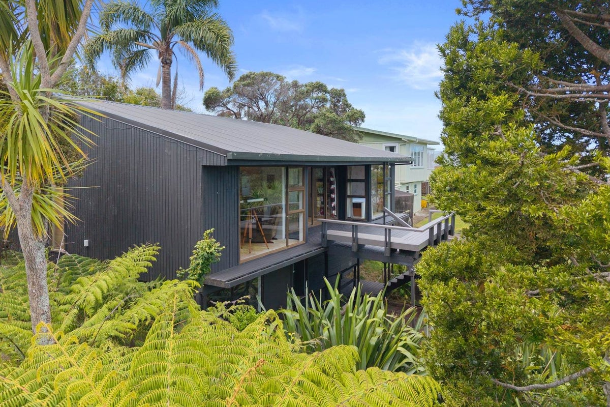 75 SHAKESPEAR RD, Army Bay, Whangaparaoa - Carousel 1