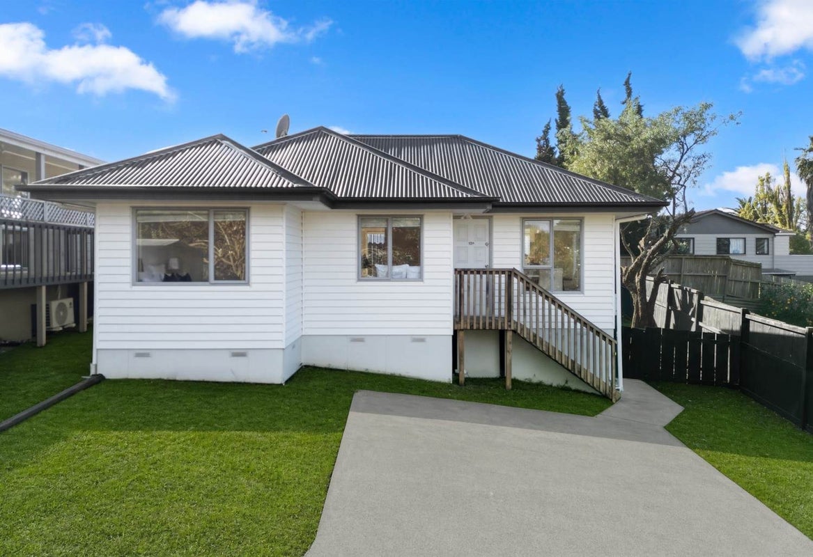 12A Quincey Place, Massey, Waitakere City, Auckland - Carousel 2