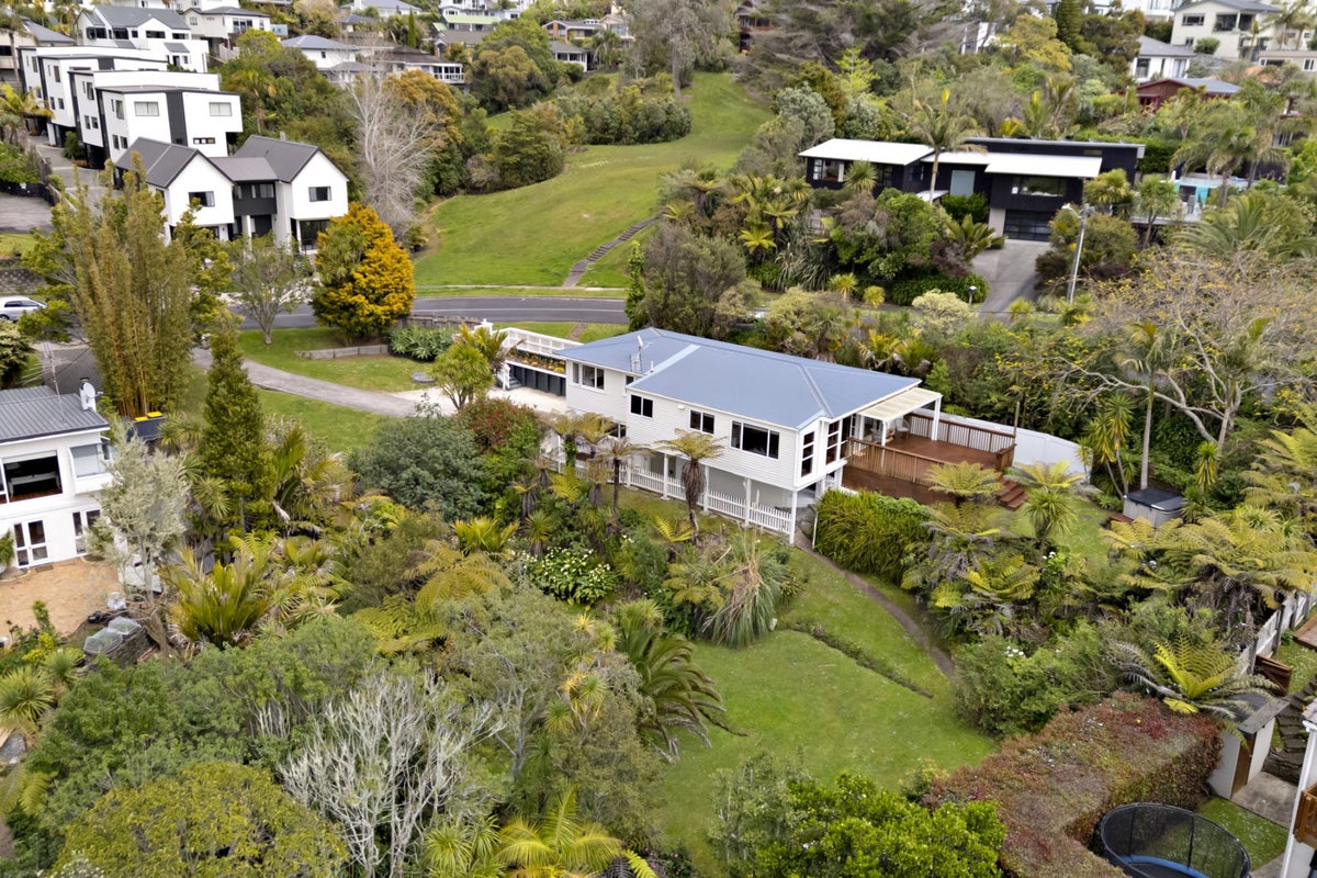 29 Hebron Road, Waiake, Auckland - Carousel 1