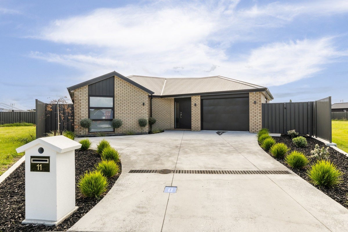 11 Tutira Place, Poraiti, Napier - Carousel 1