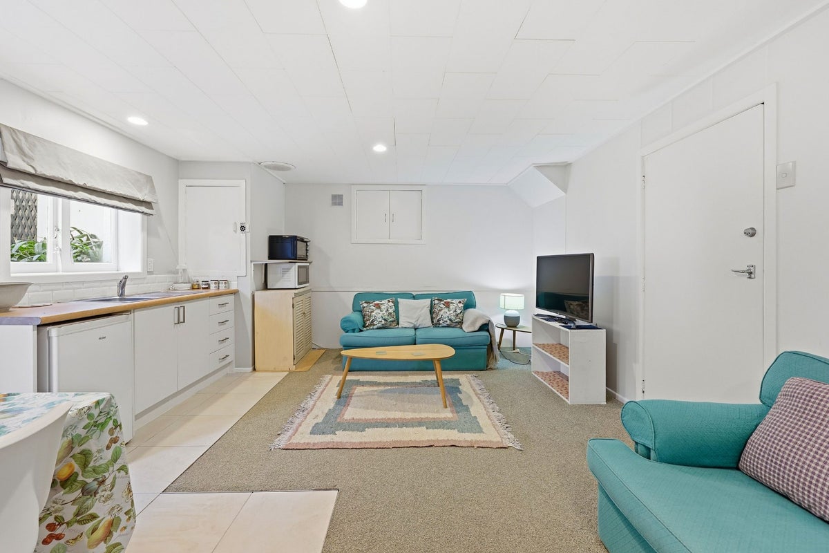 13 Colmar Road, Mellons Bay, Auckland - Carousel 50