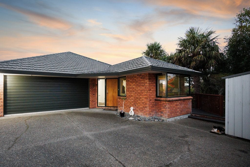 197 Ruapehu Drive, Fitzherbert, Palmerston North - Carousel 1