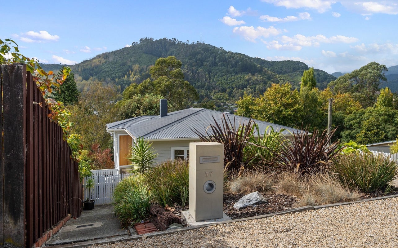 37 Thompson Terrace, Toi Toi, Nelson - Carousel 1