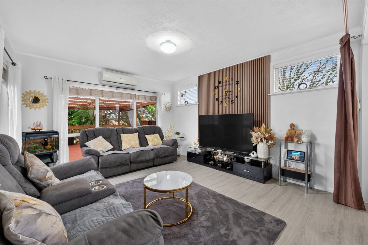 209B Edmonton Road, Te Atatu South, Waitakere City, Auckland - Carousel 2