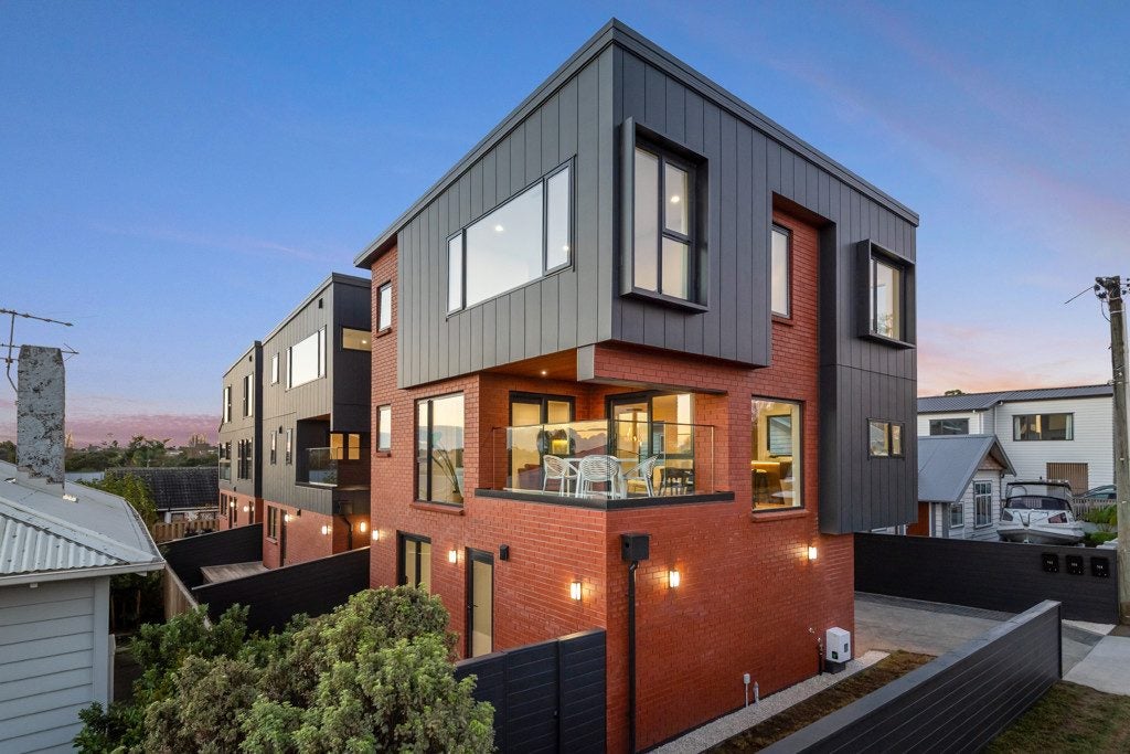 16B Egremont Street, Belmont, Auckland - Carousel 1