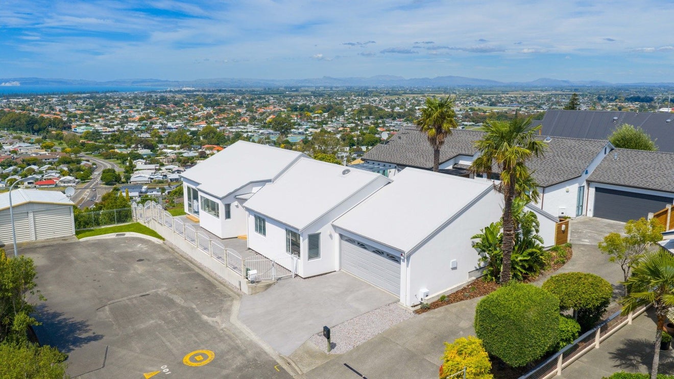 15 Kavanagh Road, Hospital Hill, Napier - Carousel 1