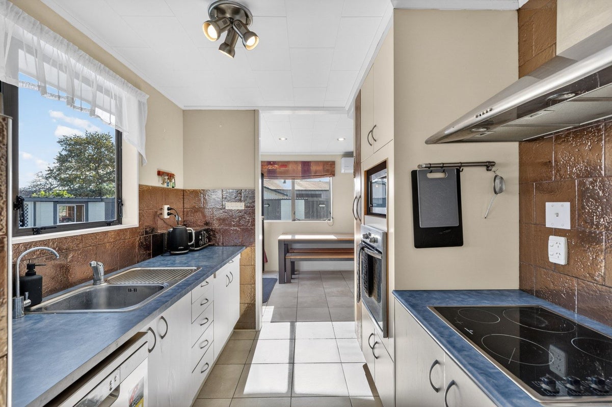 46 Claremont Avenue, Paeroa, Paeroa - Carousel 2