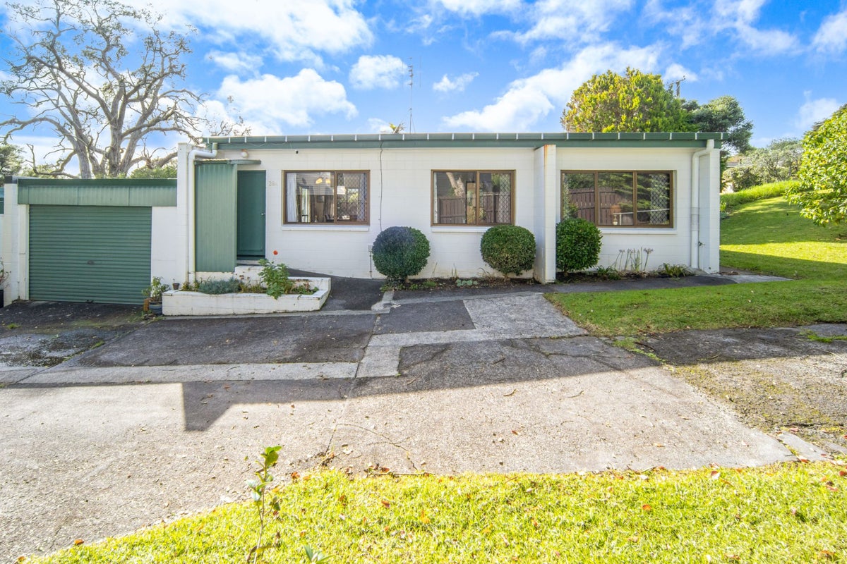 1/39 Cliff View Drive, Green Bay, Auckland - Carousel 1