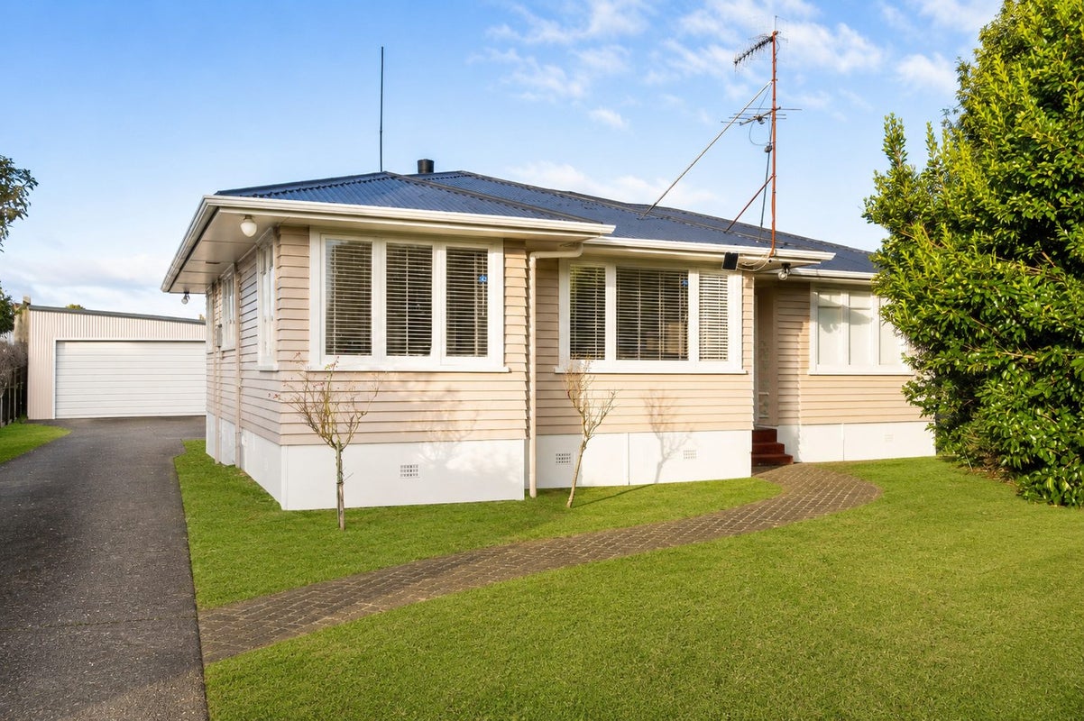 15 Clyde Street, Utuhina, Rotorua - Carousel 1