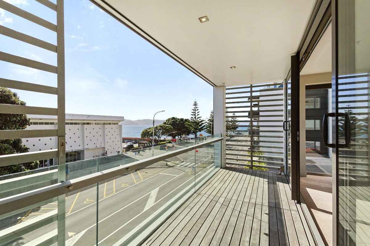 1B/140 Oriental Parade, Oriental Bay, Wellington - Carousel 1