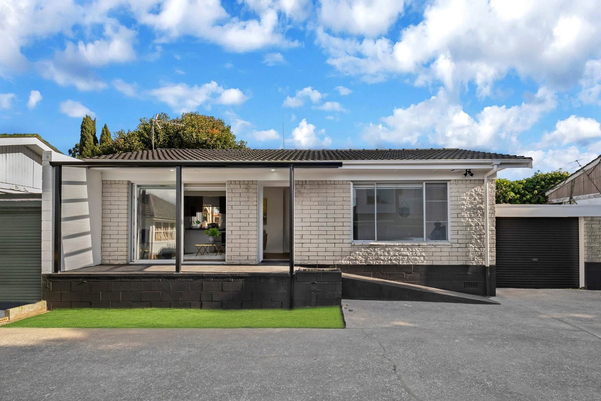 3/27 Weymouth Road, Manurewa, Auckland - Carousel 1