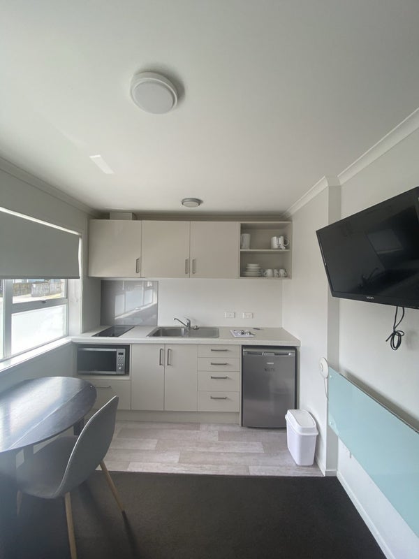 12 Crescent Court, Melville, Hamilton - Carousel 2