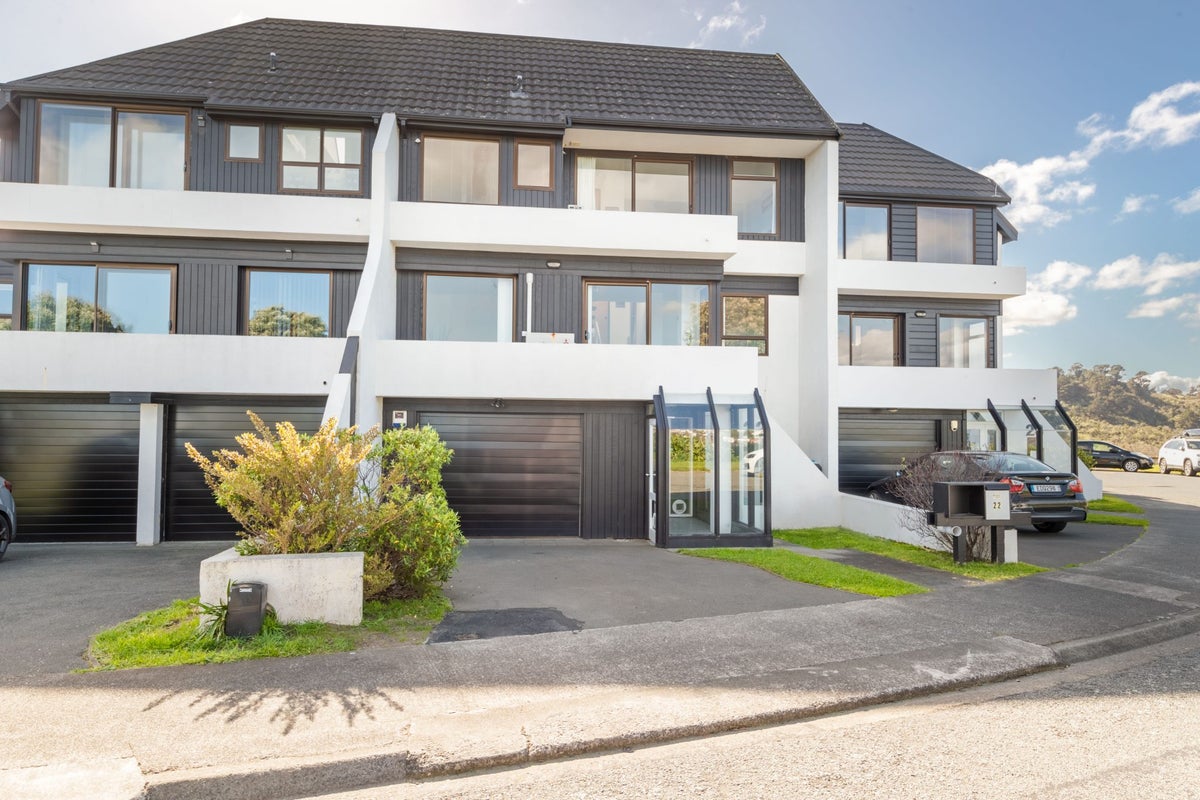 22 Tamahine Street, Maupuia, Wellington - Carousel 1