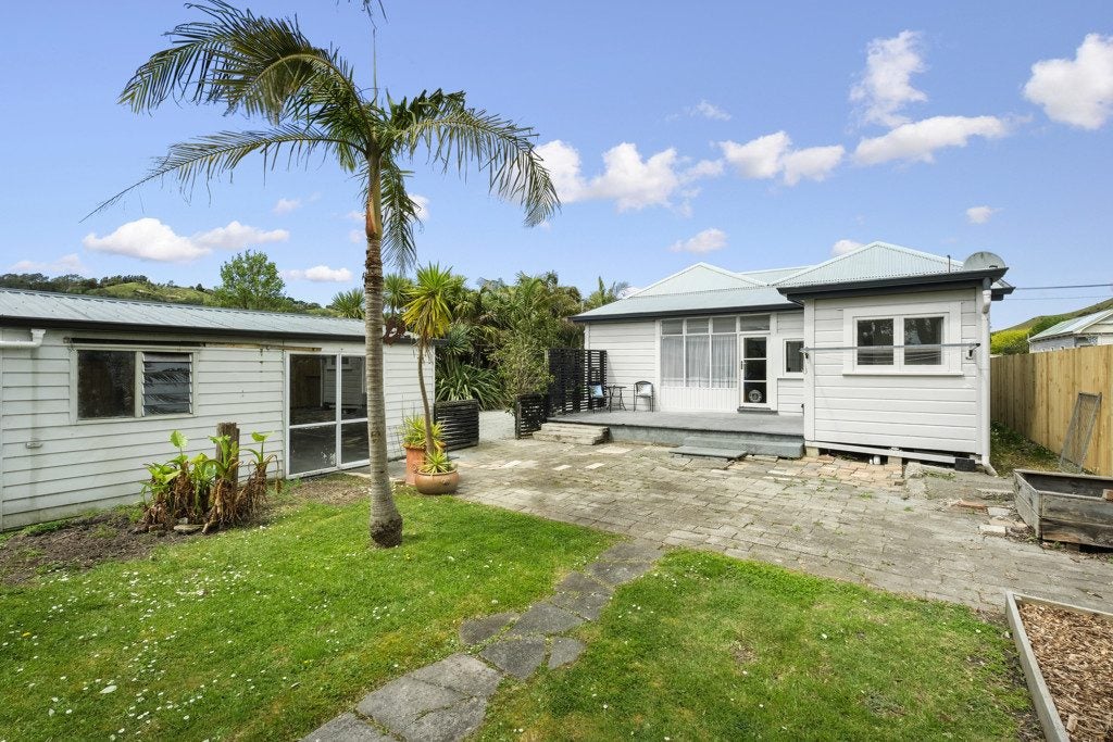 6 Duke Street, Tamarau, Gisborne - Carousel 25