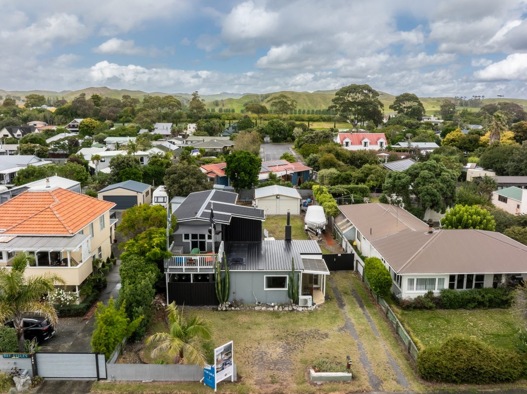 292 Clifton Road, Te Awanga, Te Awanga - Carousel 1