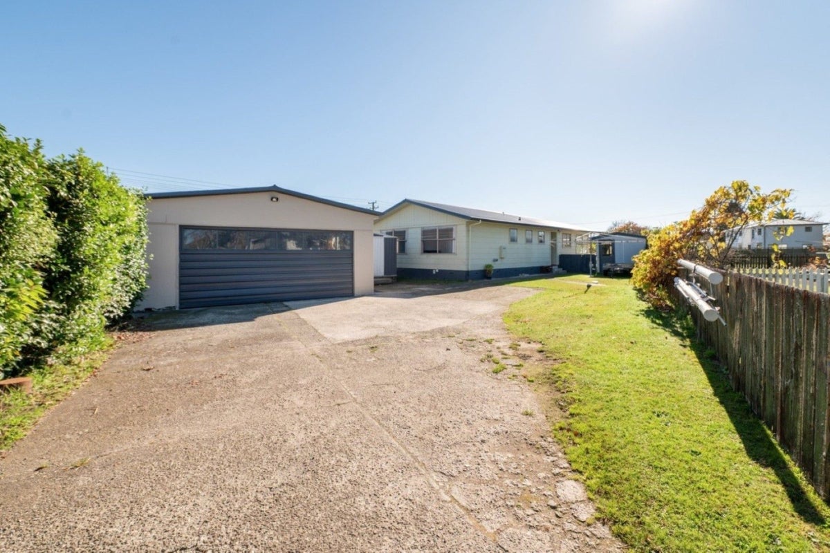 17 Byron Grove, Owhata, Rotorua - Carousel 2