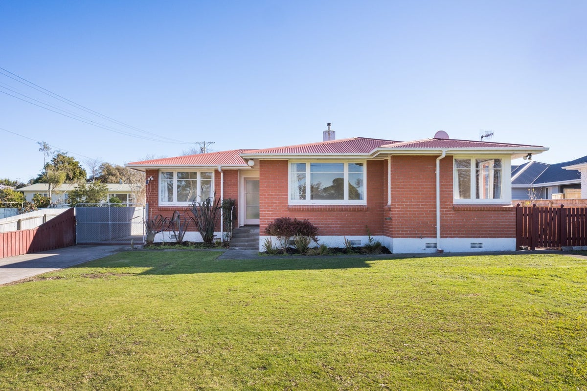 86 Lethbridge Street, Feilding, Feilding - Carousel 1