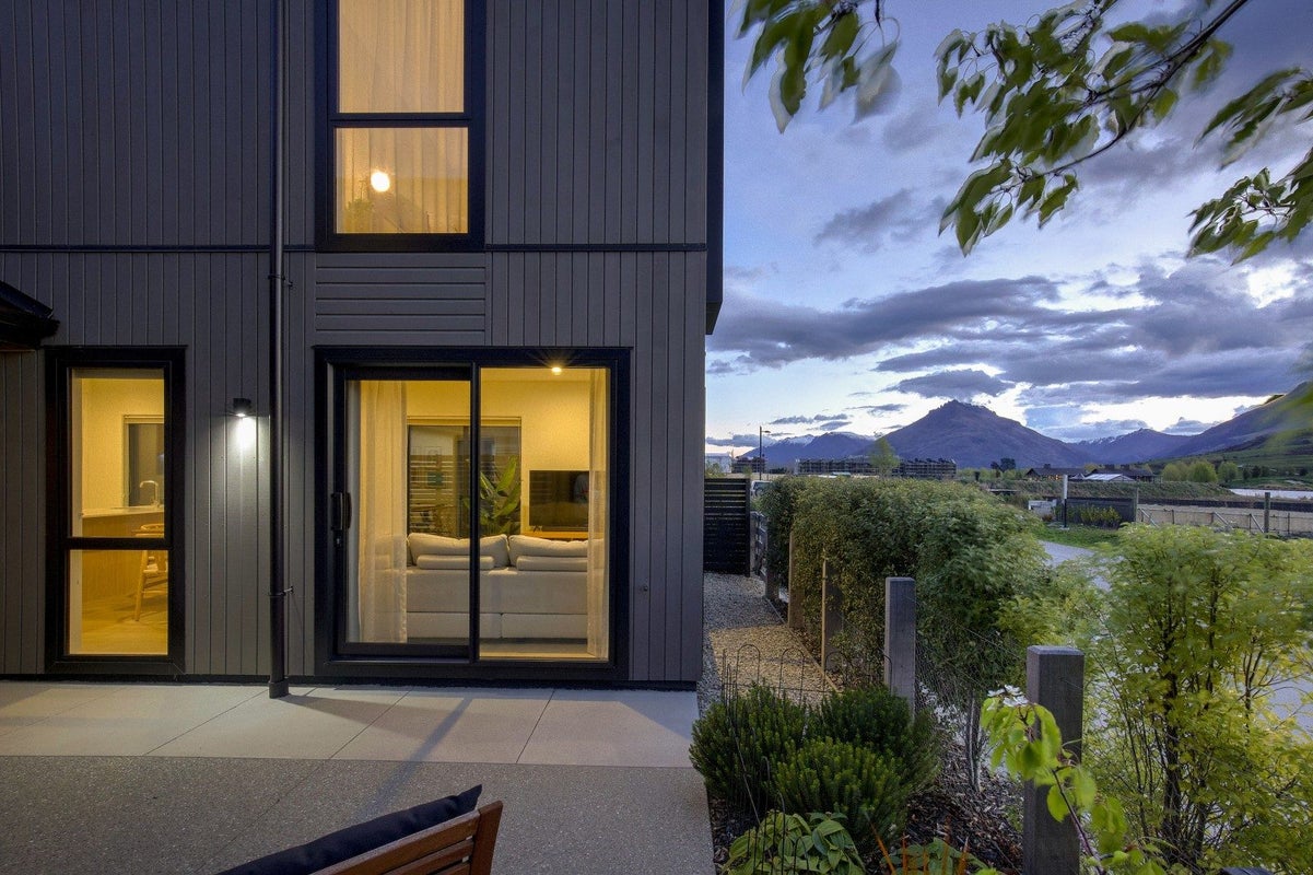 9 McGibbon Lane, Jacks Point, Queenstown - Carousel 2
