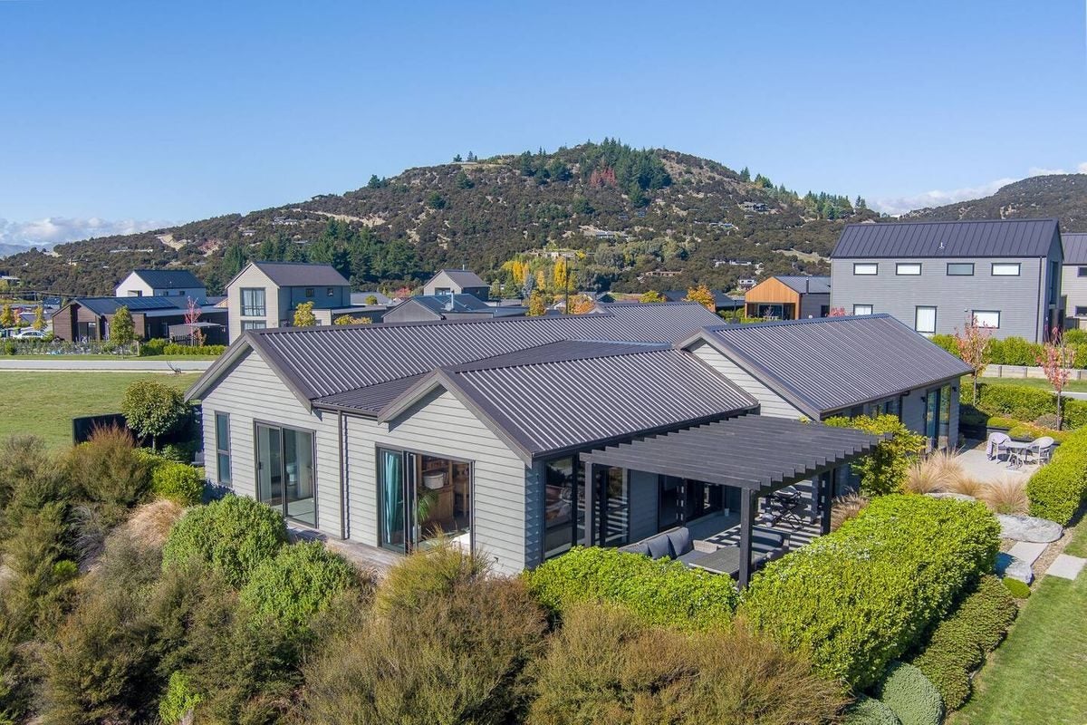1 Rocklands Court, Wanaka, Wanaka - Carousel 1
