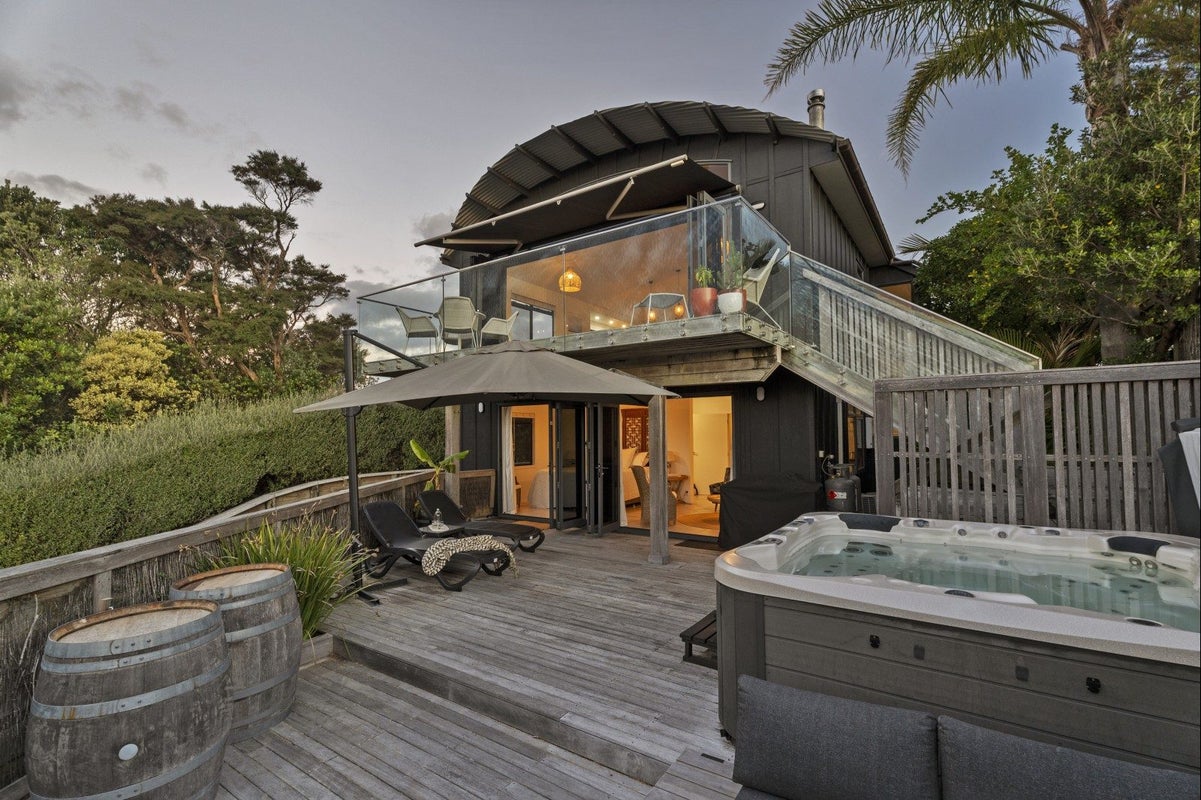 68 Queens Drive, Oneroa, Waiheke Island - Carousel 2