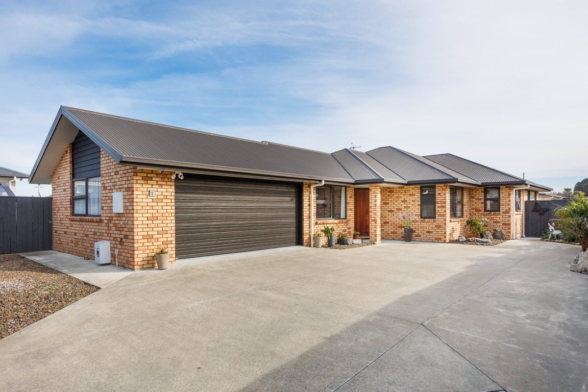 12 Lorenzo Place, Kelvin Grove, Palmerston North - Carousel 1