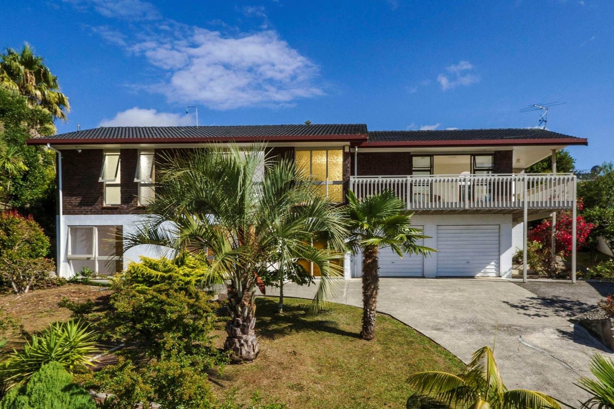 29 Jellicoe Road, Murrays Bay, Auckland - Carousel 1