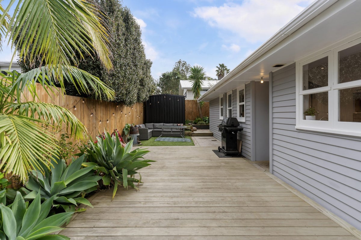28 Japonica Drive, Beach Haven, Auckland - Carousel 2