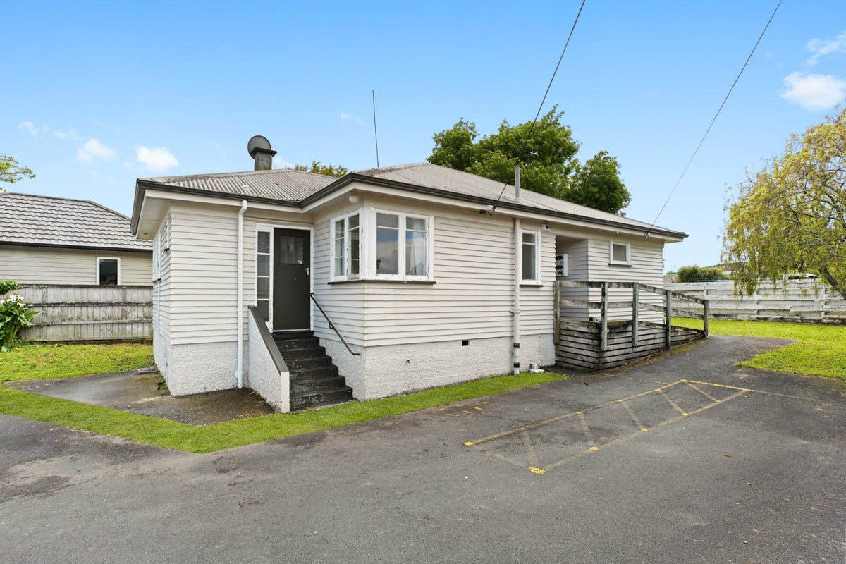 61 Boundary Road, Claudelands, Hamilton - Carousel 1