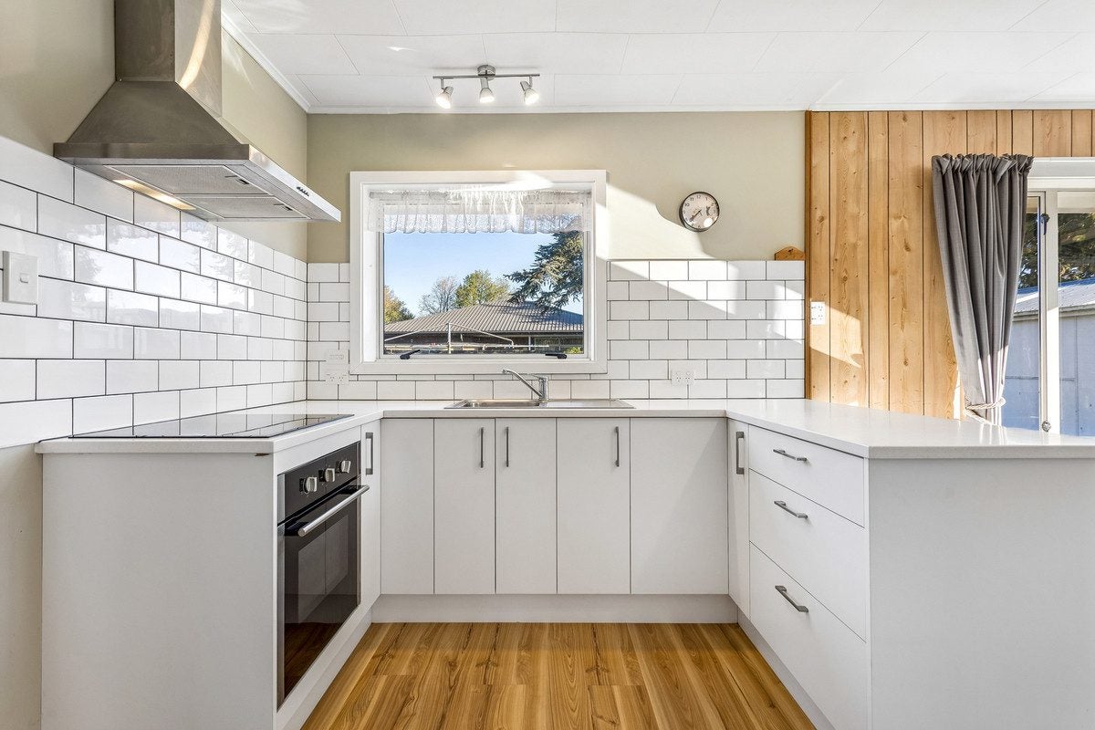 12 Wimborne Crescent, Aranui, Christchurch - Carousel 2