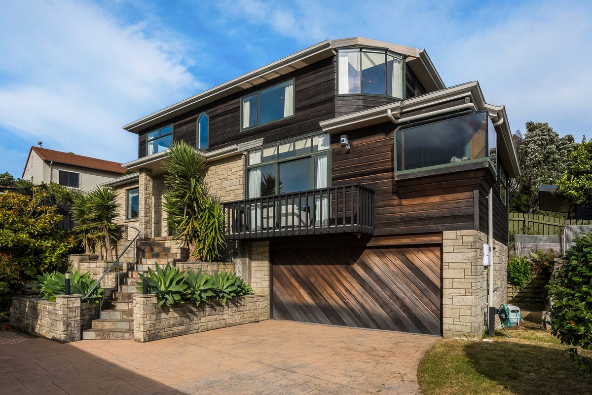 107 Cockayne Road, Khandallah, Wellington - Carousel 1