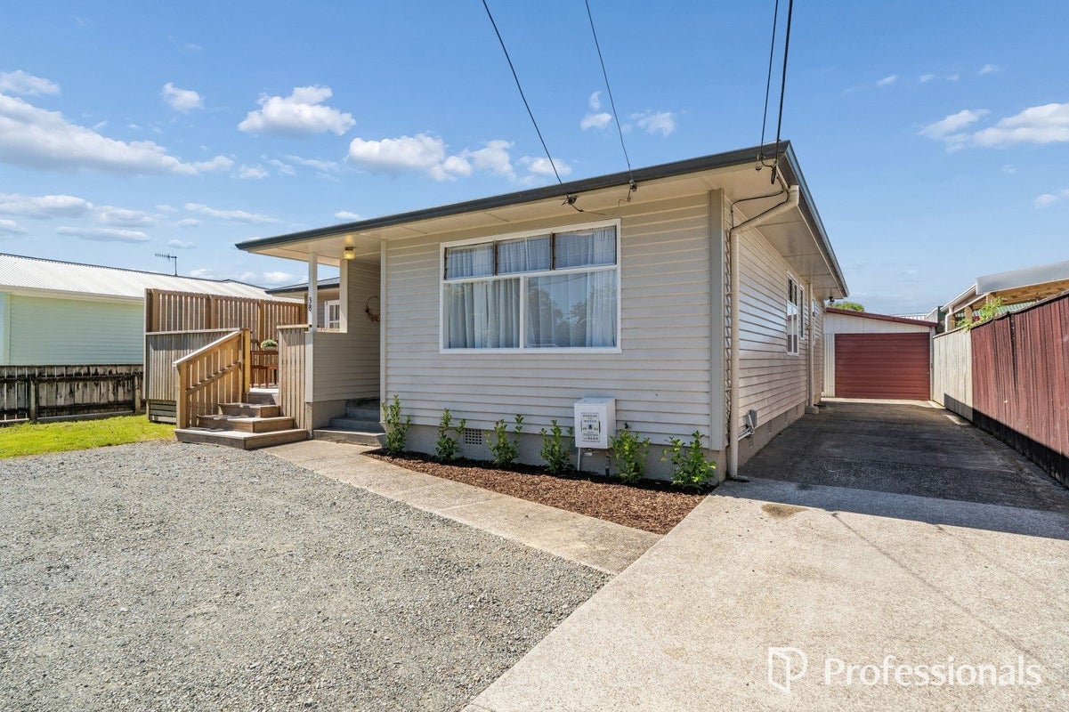 38 Routley Crescent, Elderslea, Upper Hutt - Carousel 1